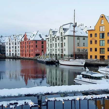 Free Parking Space, 2 Bed Room, Short Walk To Brosundet Ålesund Kültér fotó