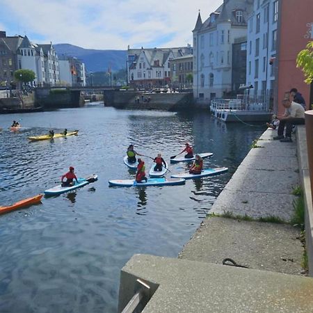 Free Parking Space, 2 Bed Room, Short Walk To Brosundet Ålesund Kültér fotó