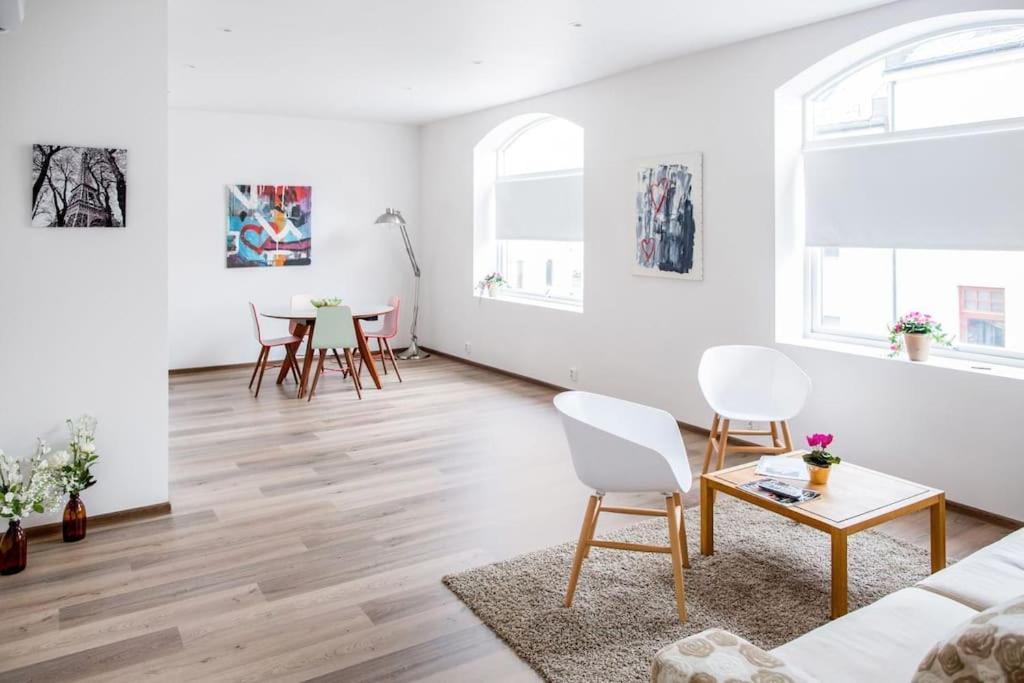 Free Parking Space, 2 Bed Room, Short Walk To Brosundet Ålesund Kültér fotó